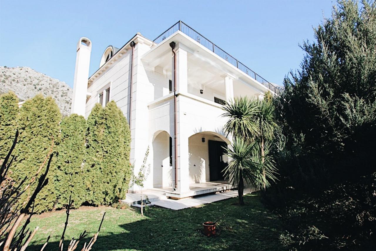 Villa Teuta Рисан Экстерьер фото